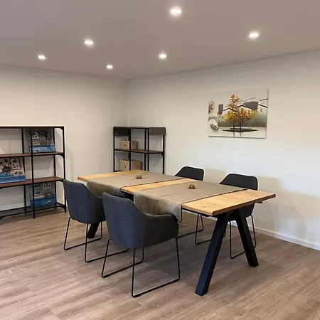 Neu! Grosse Ferienwohnung 3 Zimmer Mit Kueche Und Bad, 90 Qm Mit Netflix Und Ps5 Apartment *