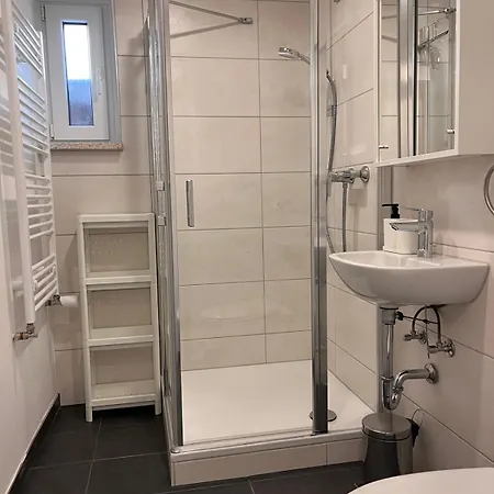 Διαμέρισμα Neu! Grosse 3 Mit Kueche Und Bad, 90 Qm Mit Netflix Und Ps5