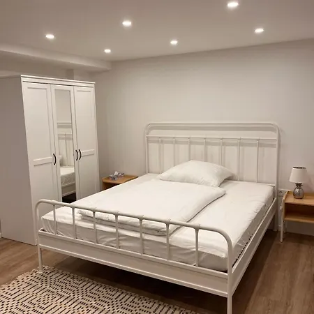 Neu! Grosse Ferienwohnung 3 Zimmer Mit Kueche Und Bad, 90 Qm Mit Netflix Und Ps5 Apartment Kaiserslautern