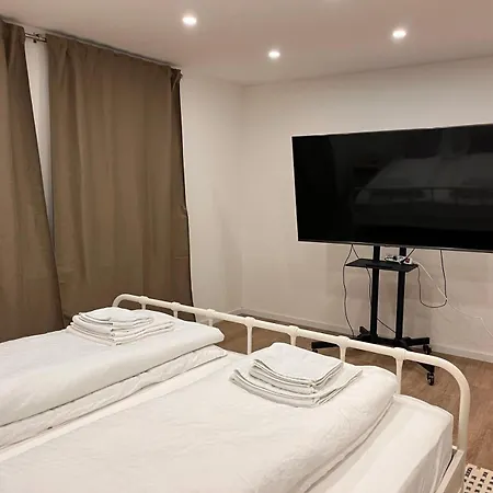 Neu! Grosse Ferienwohnung 3 Zimmer Mit Kueche Und Bad, 90 Qm Mit Netflix Und Ps5 * Kaiserslautern