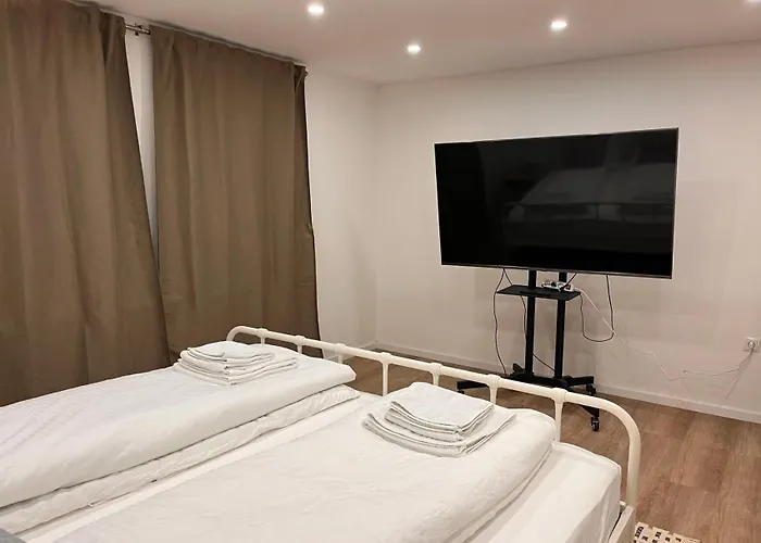 Neu! Grosse 3 Mit Kueche Und Bad, 90 Qm Mit Netflix Und Ps5 * Kaiserslautern